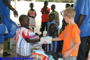 enfant de l'écola Ker Maan Nilaan à Joal